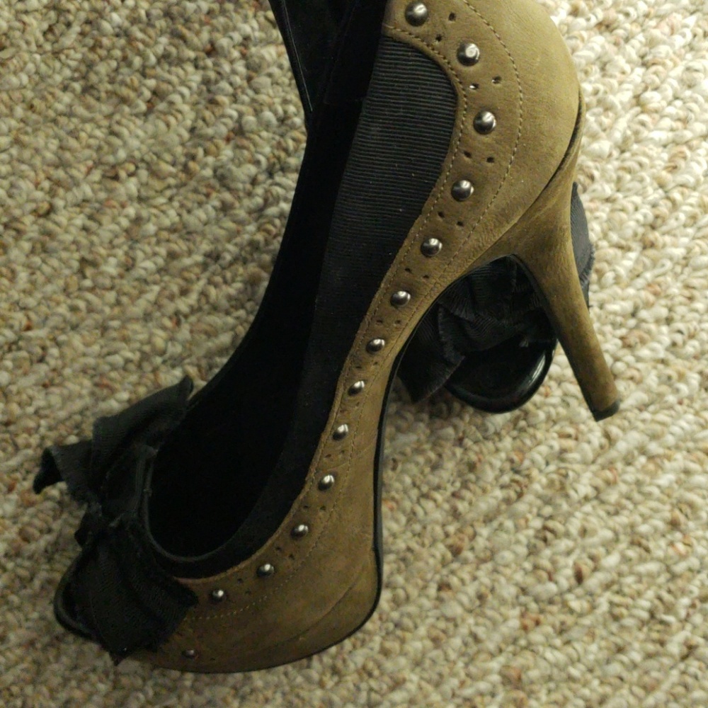 Shoes - Picture 3 of 5